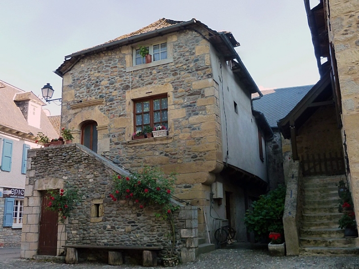 Maisons du village - Sainte-Eulalie-d'Olt