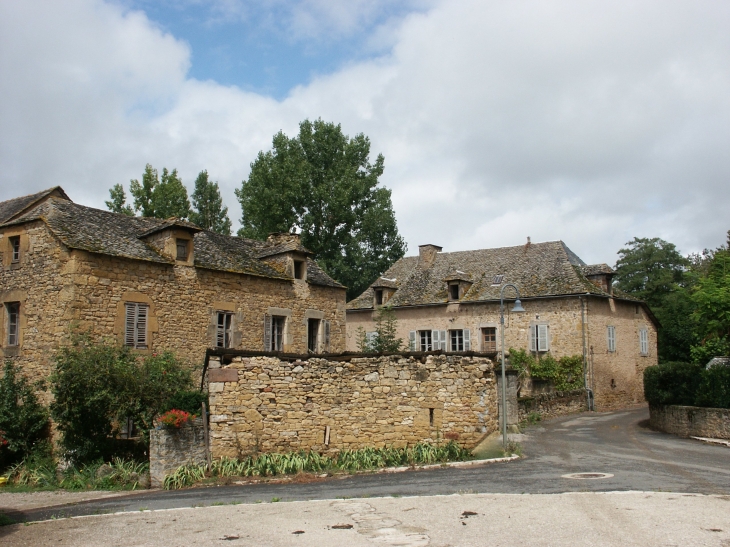 Maisons-du-bourg d'Inières. - Sainte-Radegonde