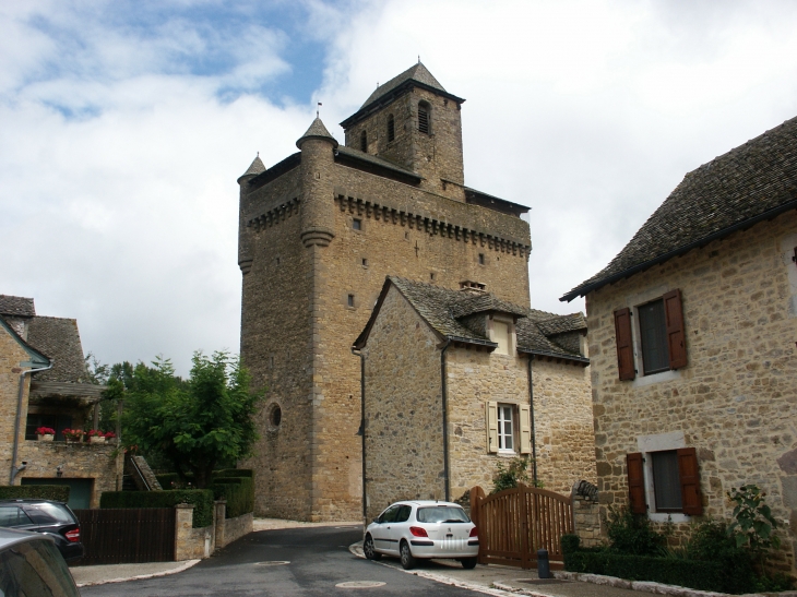 Eglise fortifiée d'Inières XIVe siècle. - Sainte-Radegonde