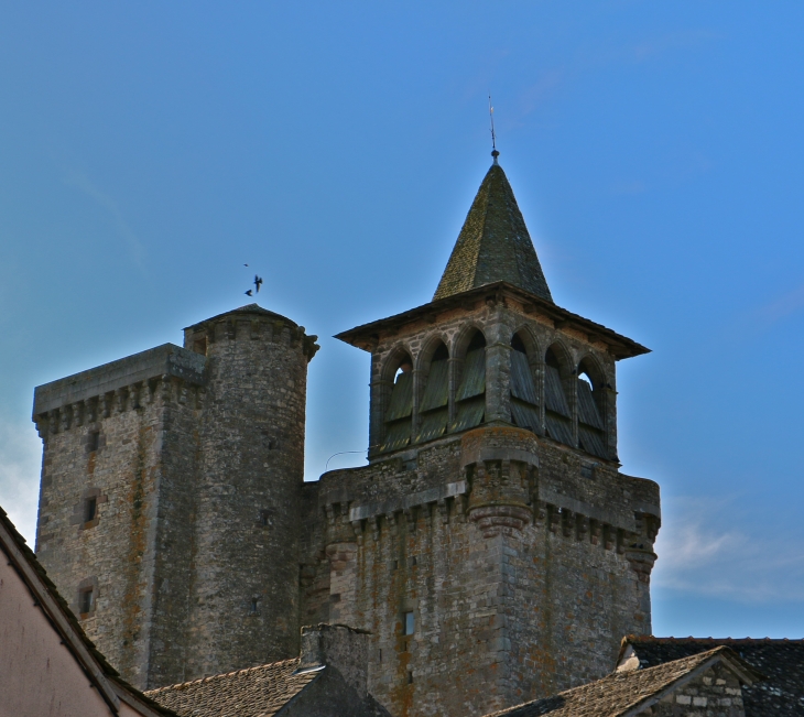 Eglise fortifiée de Ste Radegonde. - Sainte-Radegonde