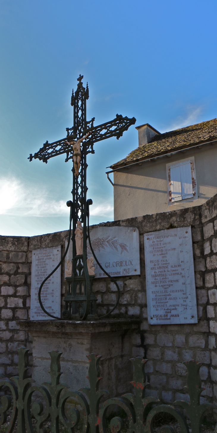 Le Monument aux Morts - Sainte-Radegonde