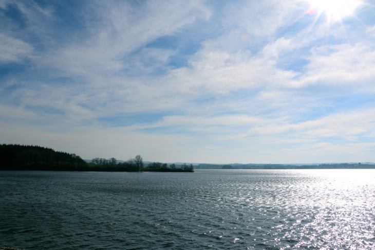 Lac de Pareloup. - Salles-Curan