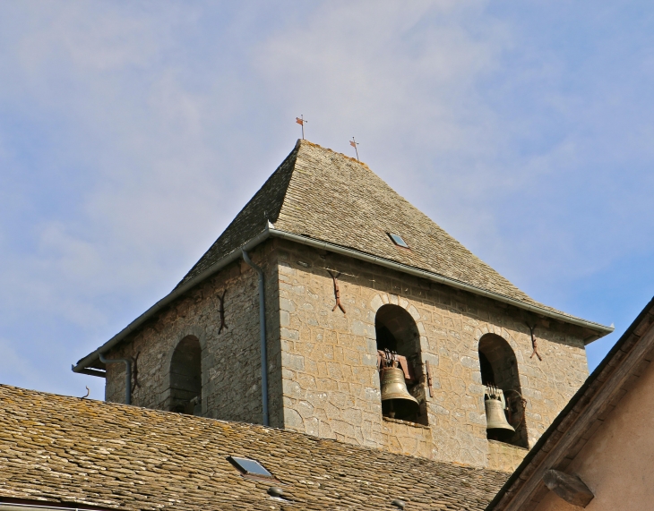 Clocher de l'église Saint Martin à Saint Martin des Faux. - Salles-Curan