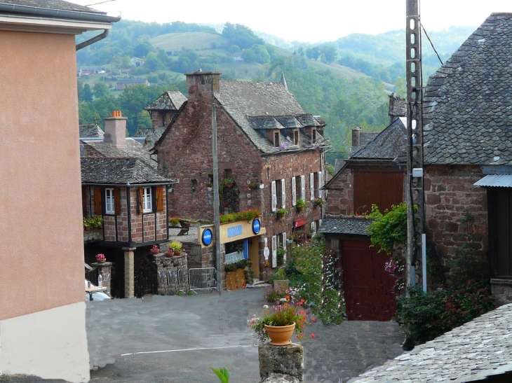 Centre du village  Crédit : André Pommiès - Sébrazac