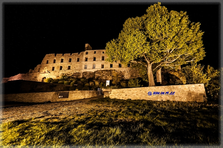 Merci à la jeune fille de l'Office du tourisme qui à su mettre ce magnifique village  en valeur  - Sévérac-le-Château