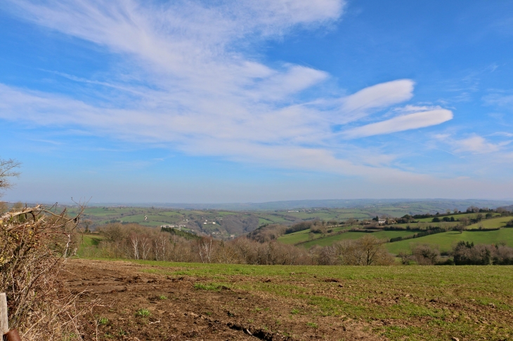 Vue du village de Saint Hilaire. - Trémouilles