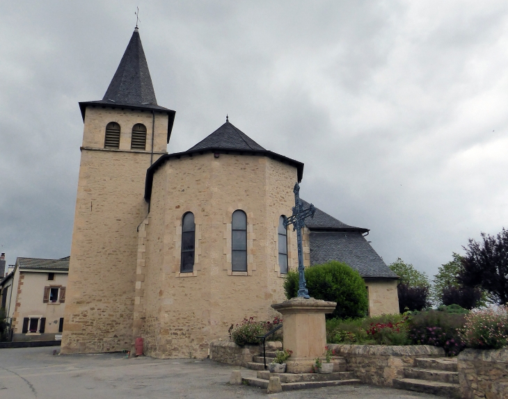 Derrière l'église - Valzergues