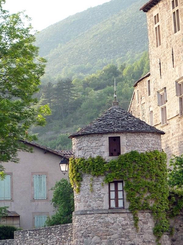 Dans le village - Versols-et-Lapeyre