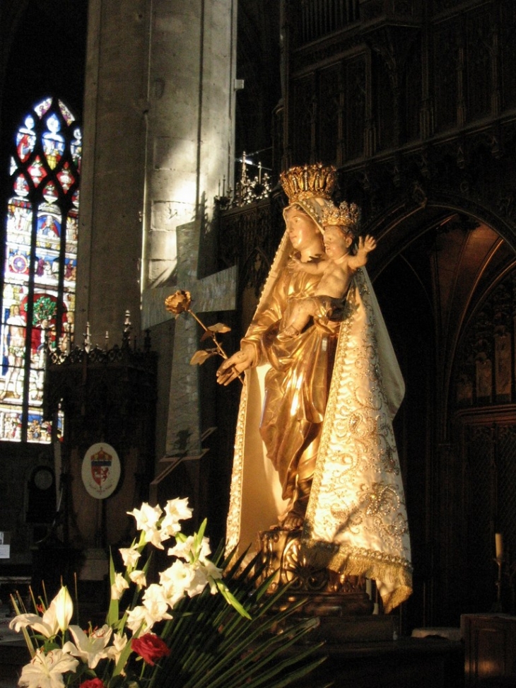 Auch  : cathédrale - vierge à l'enfant