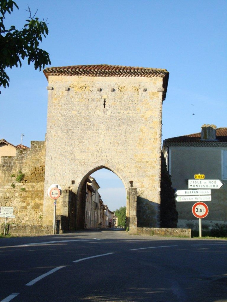 Barran (32350) porte de la ville