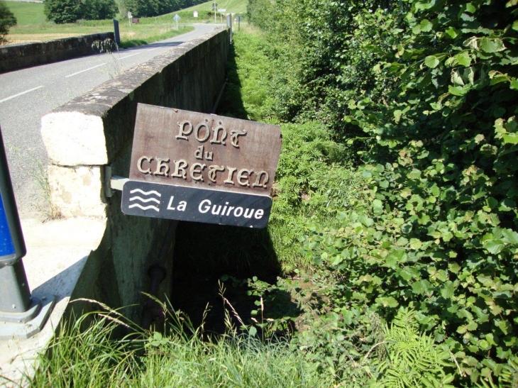 Bassoues (32320) Pont du Chrétien sur la Guiroue