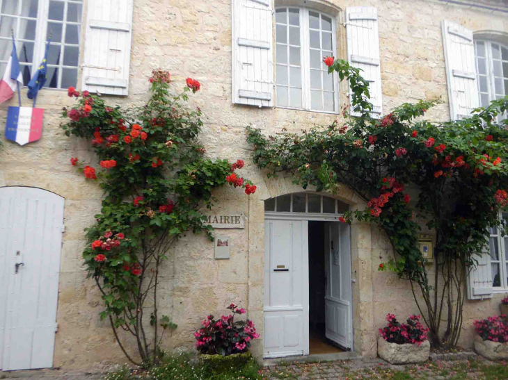 La mairie du village labellisé 4 fleurs - Blaziert