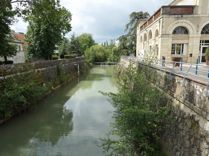 Le pont sur l'Aulloue - Castéra-Verduzan