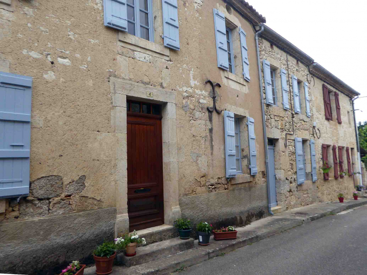 Dans le village - Castet-Arrouy