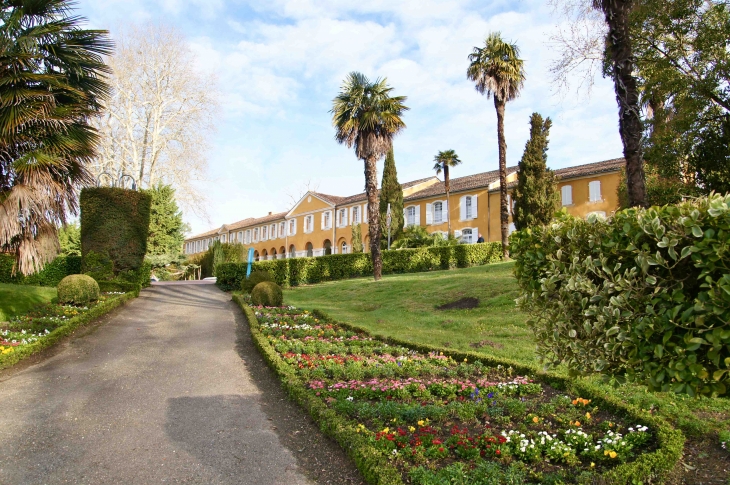 Barbotan-les-Thermes - Les jardins et la Bastide. - Cazaubon