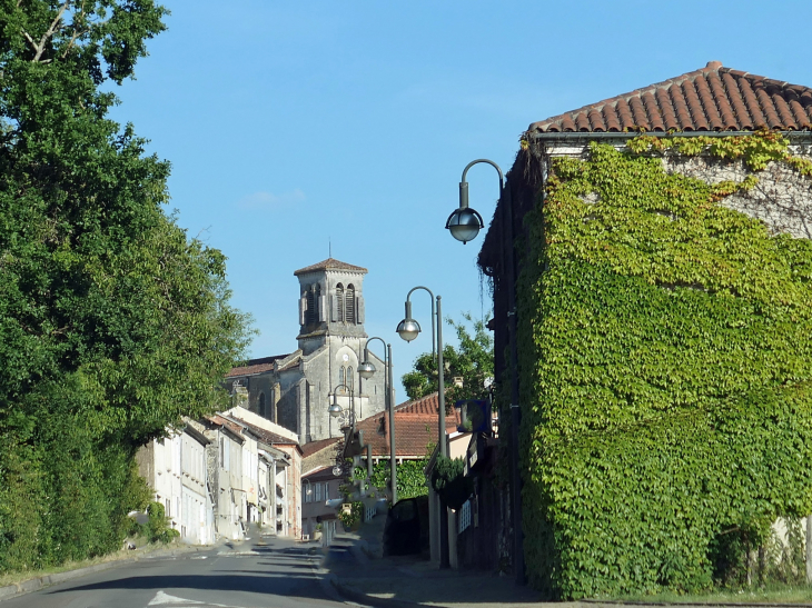 Vers l'église - Cazaubon