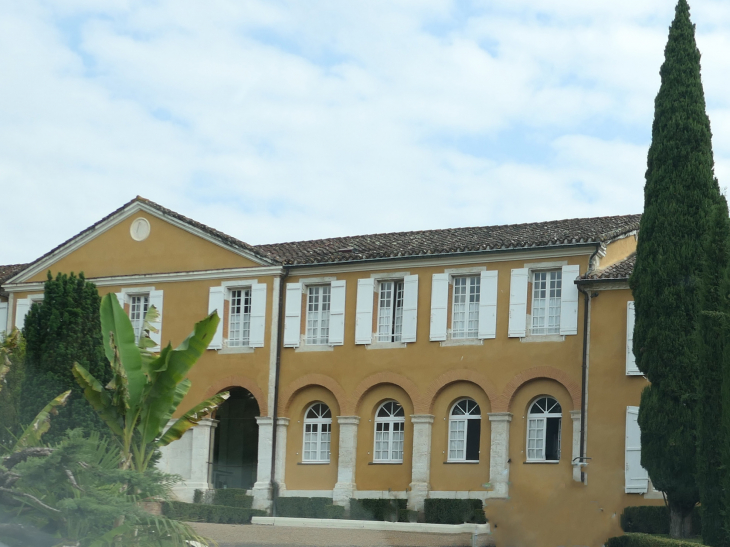 Barbotan les Thermes : la mairie - Cazaubon