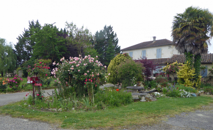 Lamothe village fleuri - Cazeneuve