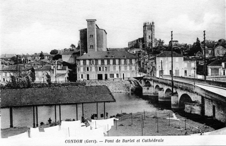 Pont de Barlet et Cathédrale, vers 1920 (carte postale ancienne). - Condom