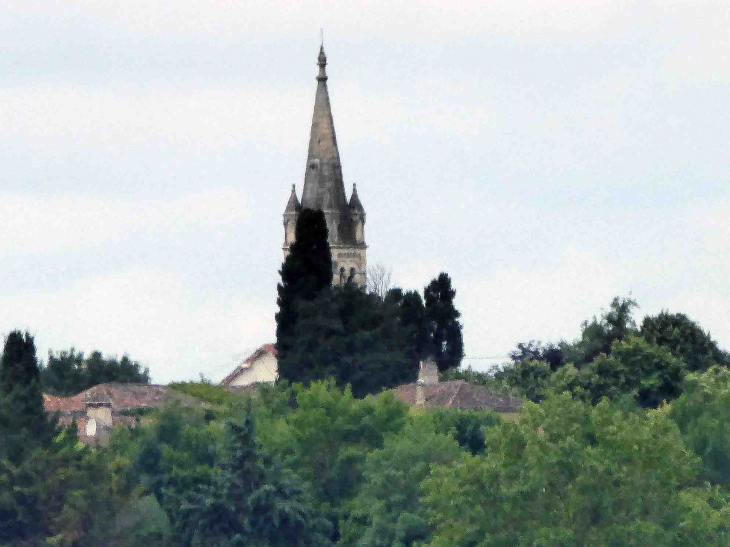 Herret : l'église Sainte Livrade vue de Béraut - Condom