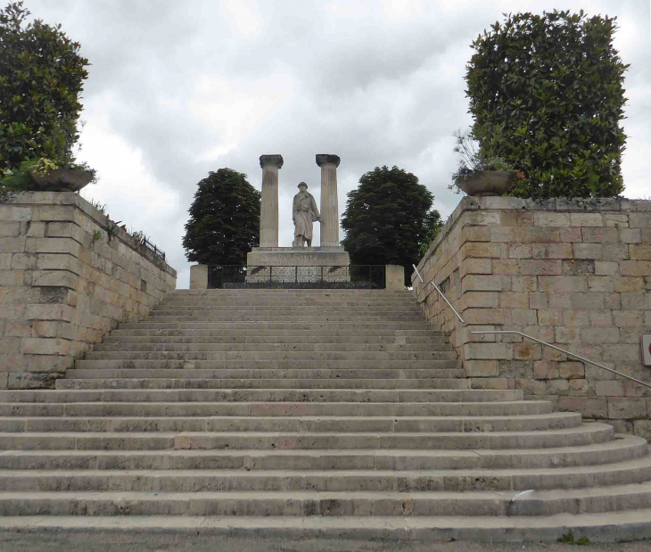 Le monument aux morts - Condom