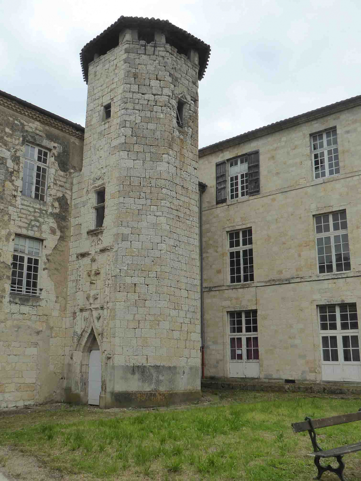 Centre Salvandy : tourelle d'escalier gothique - Condom