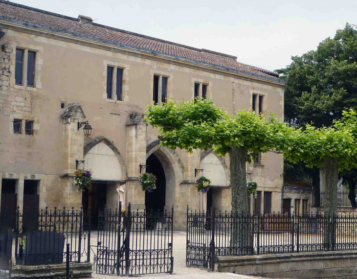 Le cloître (extérieur) - Condom