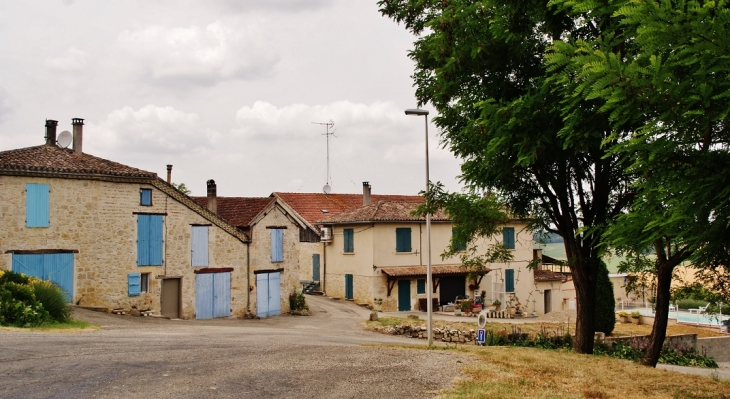 Le Village - Flamarens