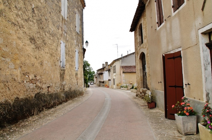 Le Village - Flamarens