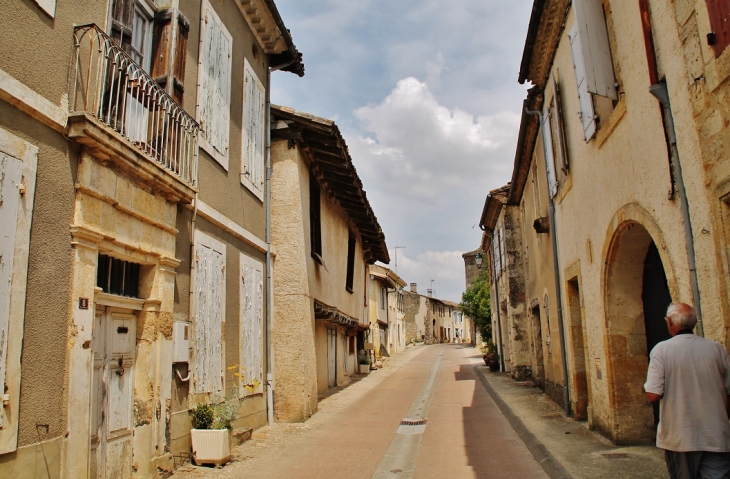 Le Village - Flamarens