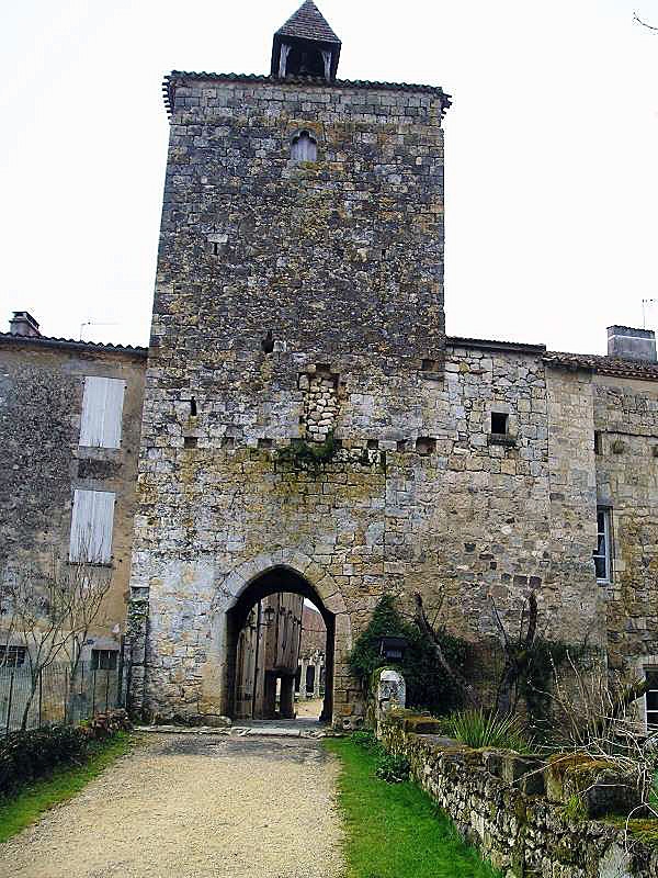 L'entrée du village circulaire - Fourcès