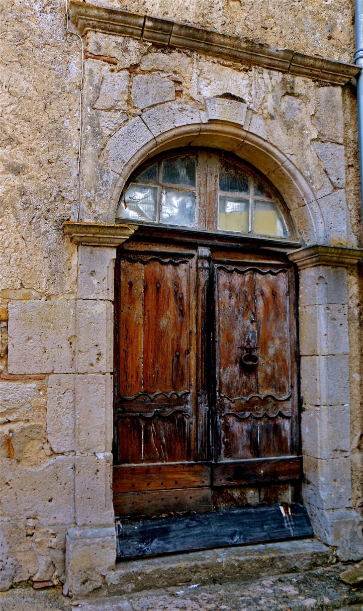 Porte ancienne. - Gimbrède