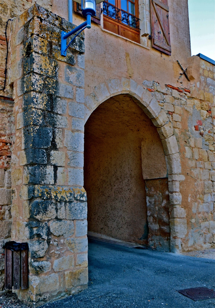 La porte Est du village - Gimbrède