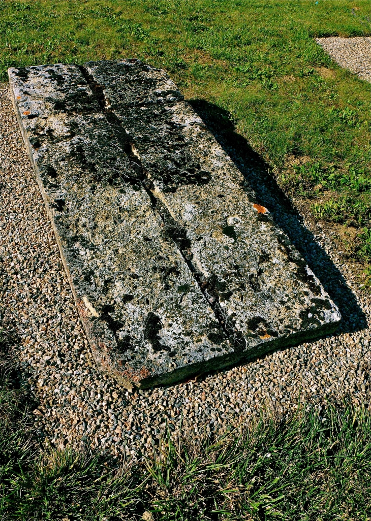 Dans le cimetière de rouillac - Gimbrède