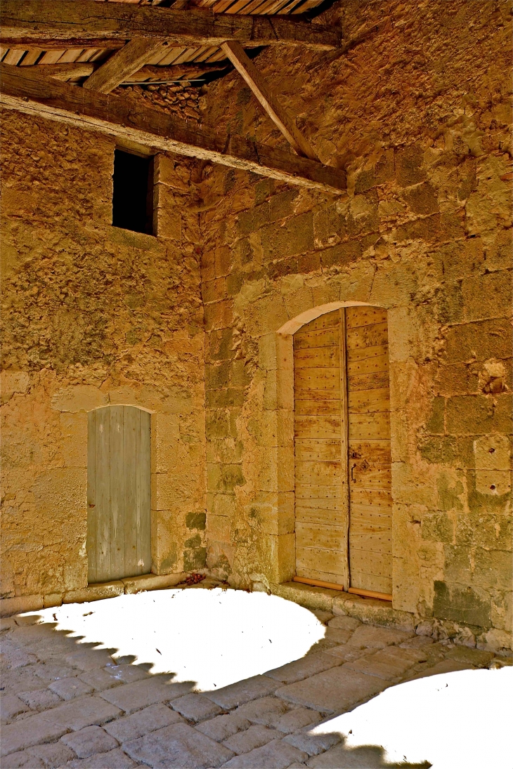 Le porche de l'église de Rouillac - Gimbrède