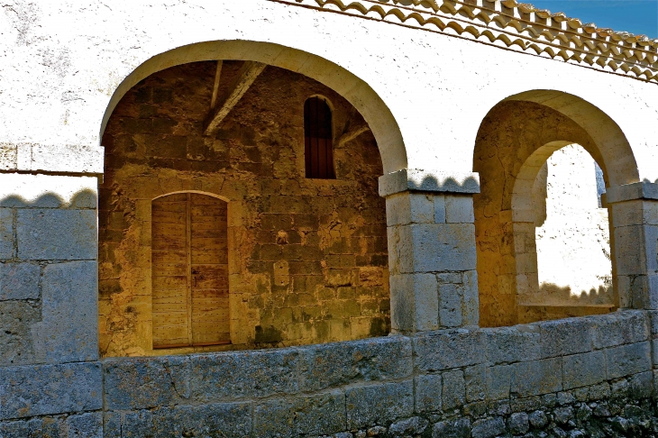 Le porche de l'église de Rouillac - Gimbrède