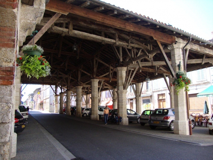 Gimont (32200)  les halles