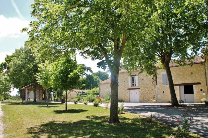 Le Village - L'Isle-Bouzon