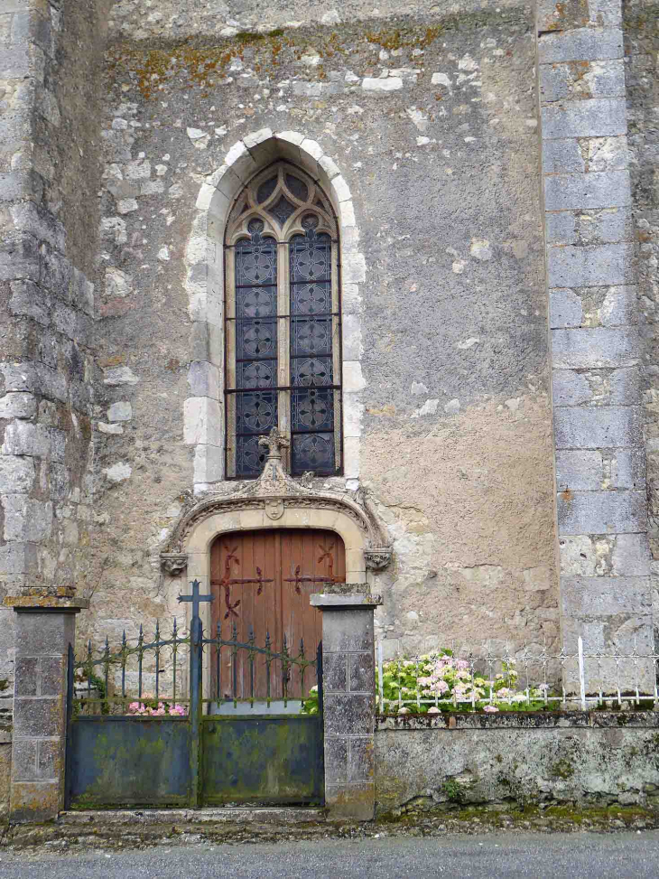 Autre porte de l'église - La Sauvetat