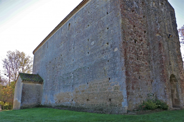 Eglise Romane Saint Michel : façade Nord Ouest - Lamaguère