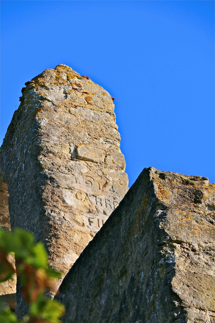 Eglise romane Saint Michel : sur le clocher - Lamaguère