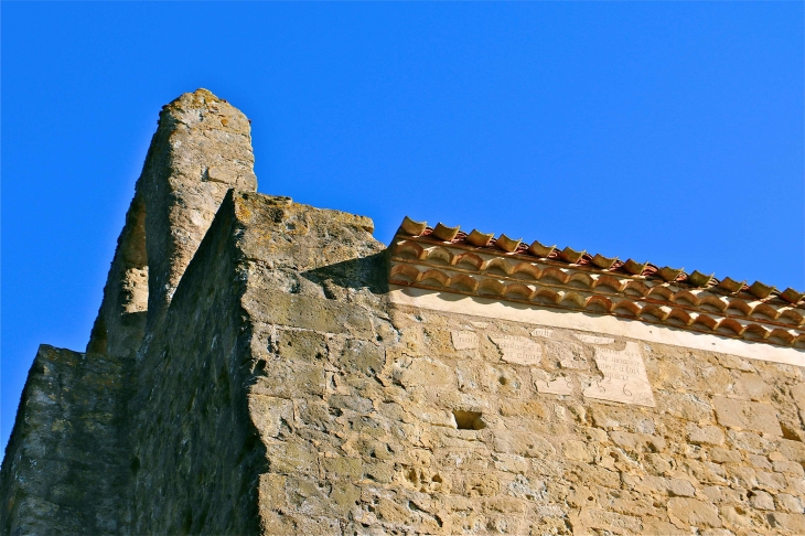 Eglise romane Saint Michel : le pignon Sud - Lamaguère