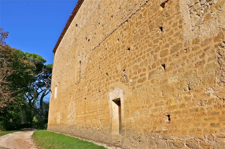 Eglise romane Saint Michel : façade Sud - Lamaguère