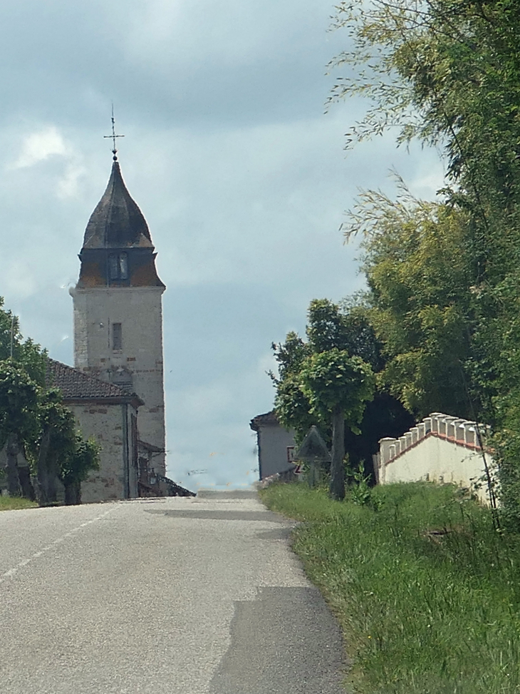 Vers l'église - Lannepax