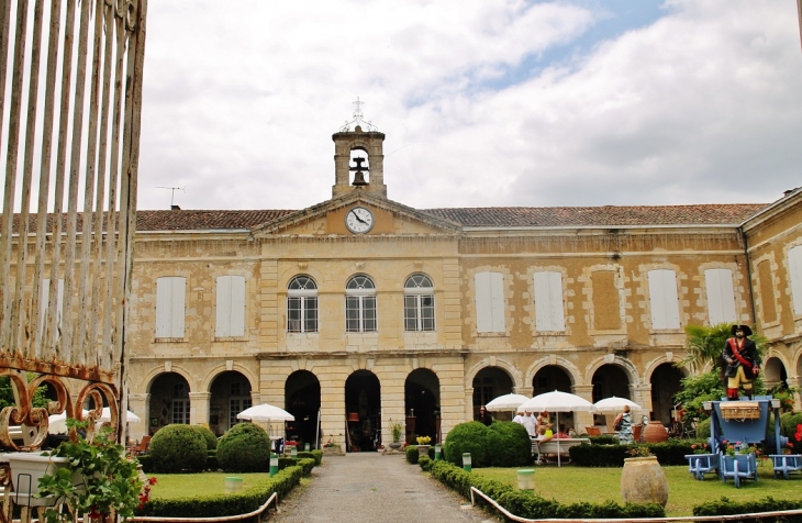 Le Village de Brocanteurs Datte du 18 Em Siècle - Lectoure