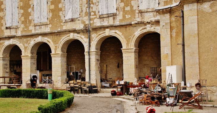 Le Village de Brocanteurs Datte du 18 Em Siècle - Lectoure