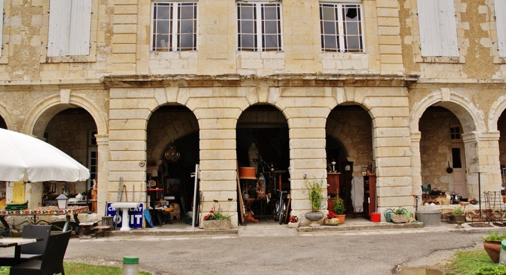 Le Village de Brocanteurs Datte du 18 Em Siècle - Lectoure