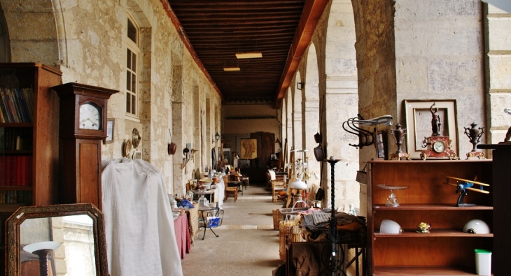 Le Village de Brocanteurs Datte du 18 Em Siècle - Lectoure