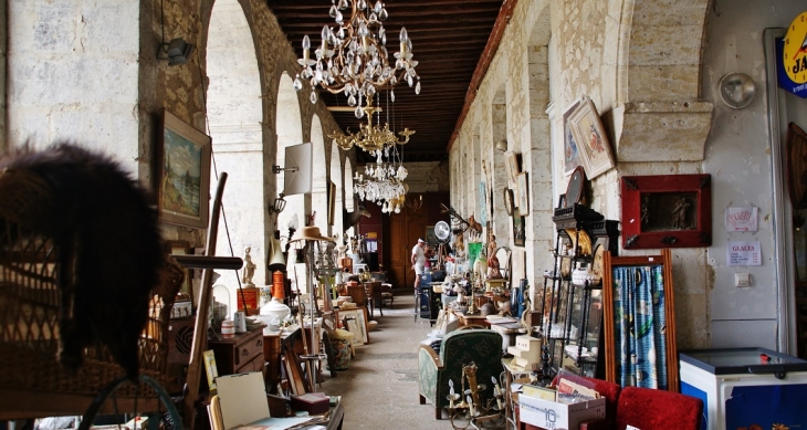 Le Village de Brocanteurs Datte du 18 Em Siècle - Lectoure