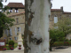 vue sur le clocher et le monument aux morts